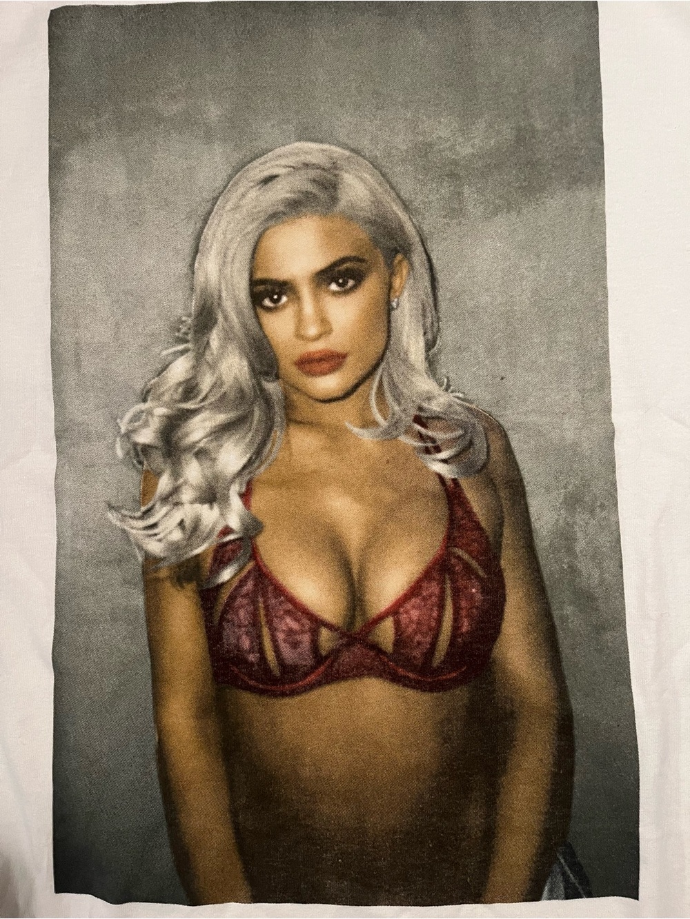 KYLIE Graphic tee size M 💋💋💋💋💋💋💋💋💋💋💋💋💋